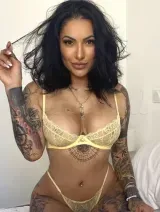 Xandra Shaw - At natus officia ips